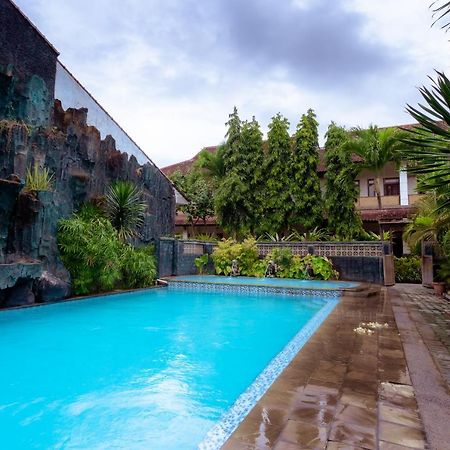 Hotel Mahkota Plengkung By Ecommerceloka Banyuwangi  Εξωτερικό φωτογραφία