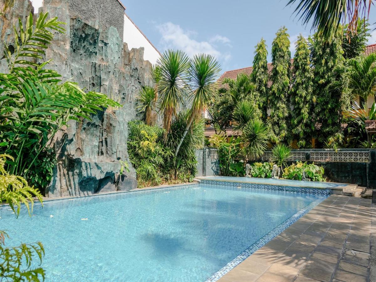 Hotel Mahkota Plengkung By Ecommerceloka Banyuwangi  Εξωτερικό φωτογραφία