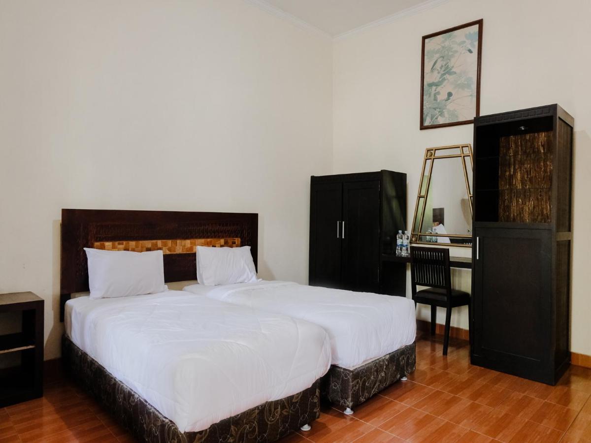 Hotel Mahkota Plengkung By Ecommerceloka Banyuwangi  Εξωτερικό φωτογραφία