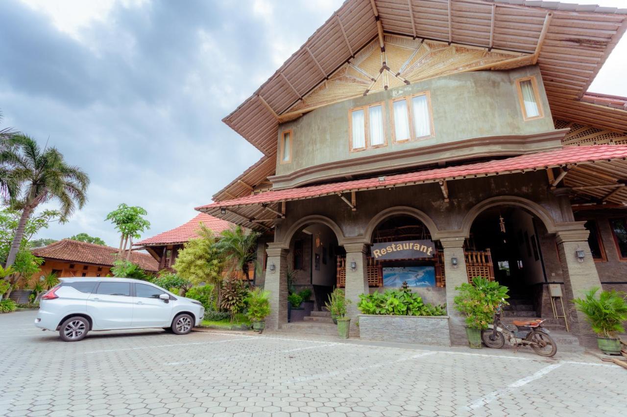 Hotel Mahkota Plengkung By Ecommerceloka Banyuwangi  Εξωτερικό φωτογραφία