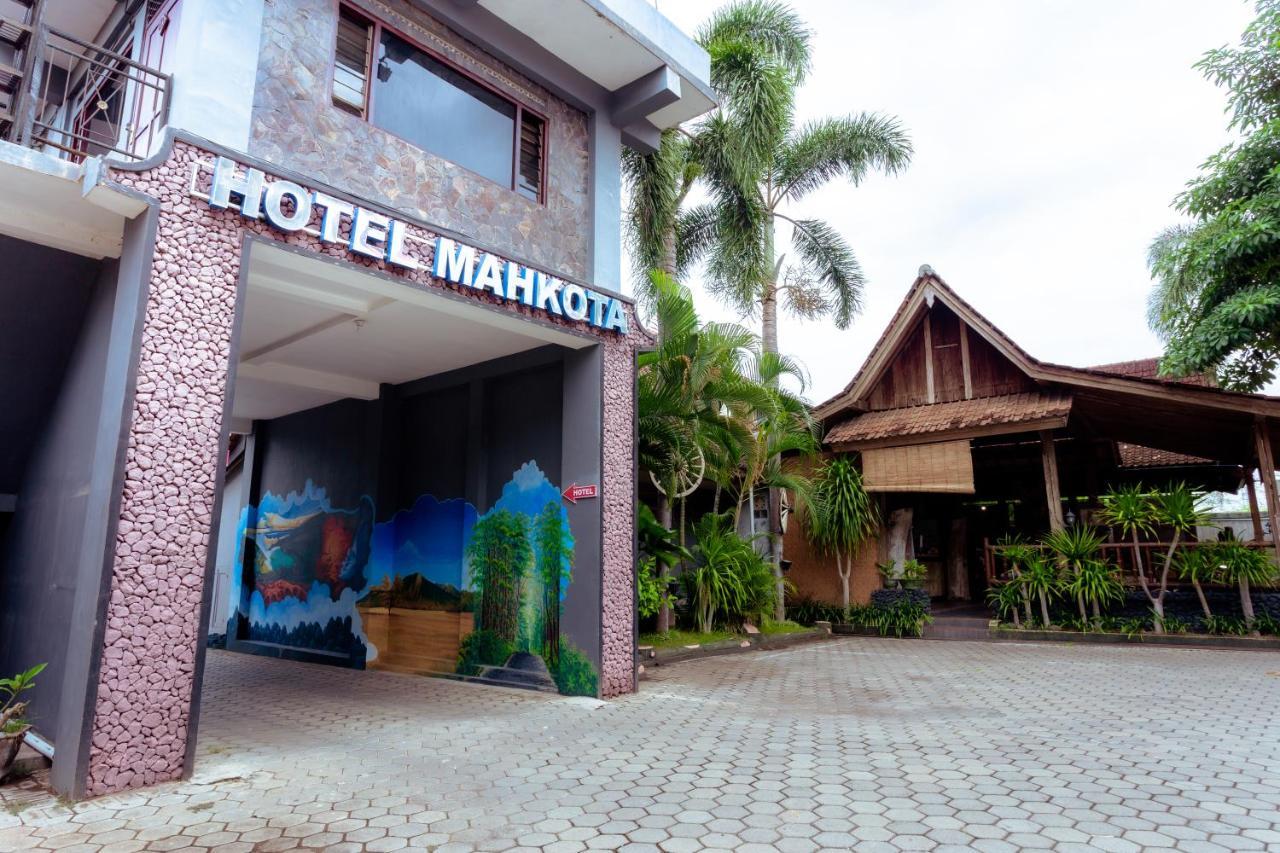 Hotel Mahkota Plengkung By Ecommerceloka Banyuwangi  Εξωτερικό φωτογραφία