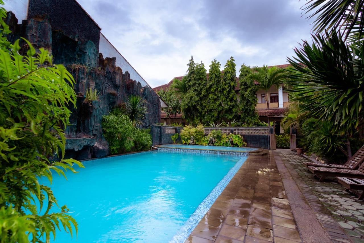 Hotel Mahkota Plengkung By Ecommerceloka Banyuwangi  Εξωτερικό φωτογραφία