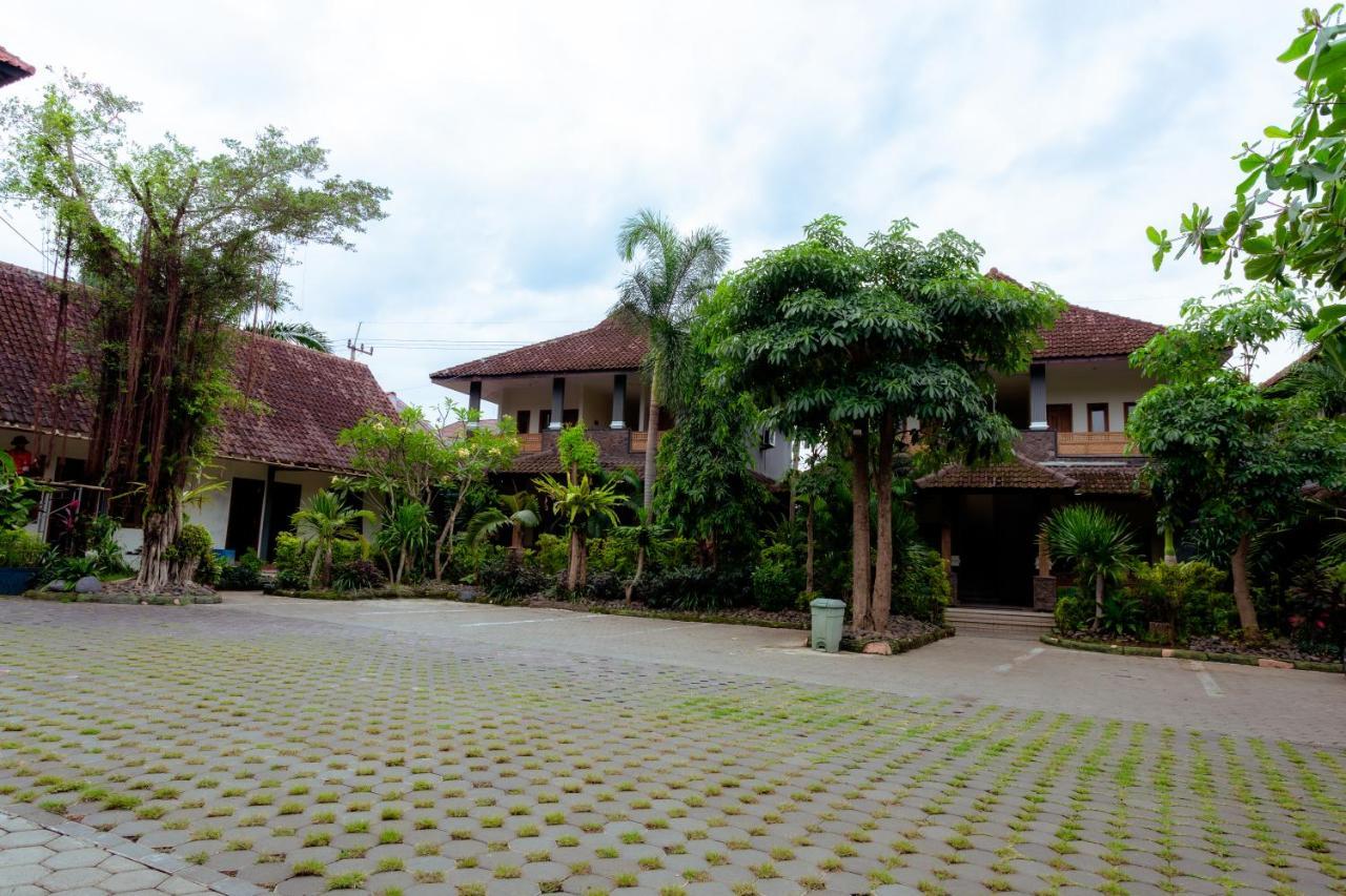 Hotel Mahkota Plengkung By Ecommerceloka Banyuwangi  Εξωτερικό φωτογραφία