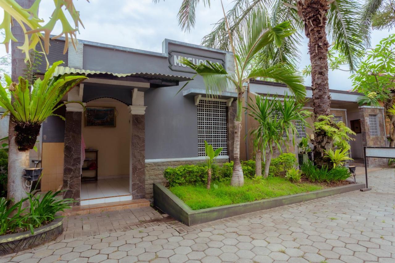 Hotel Mahkota Plengkung By Ecommerceloka Banyuwangi  Εξωτερικό φωτογραφία