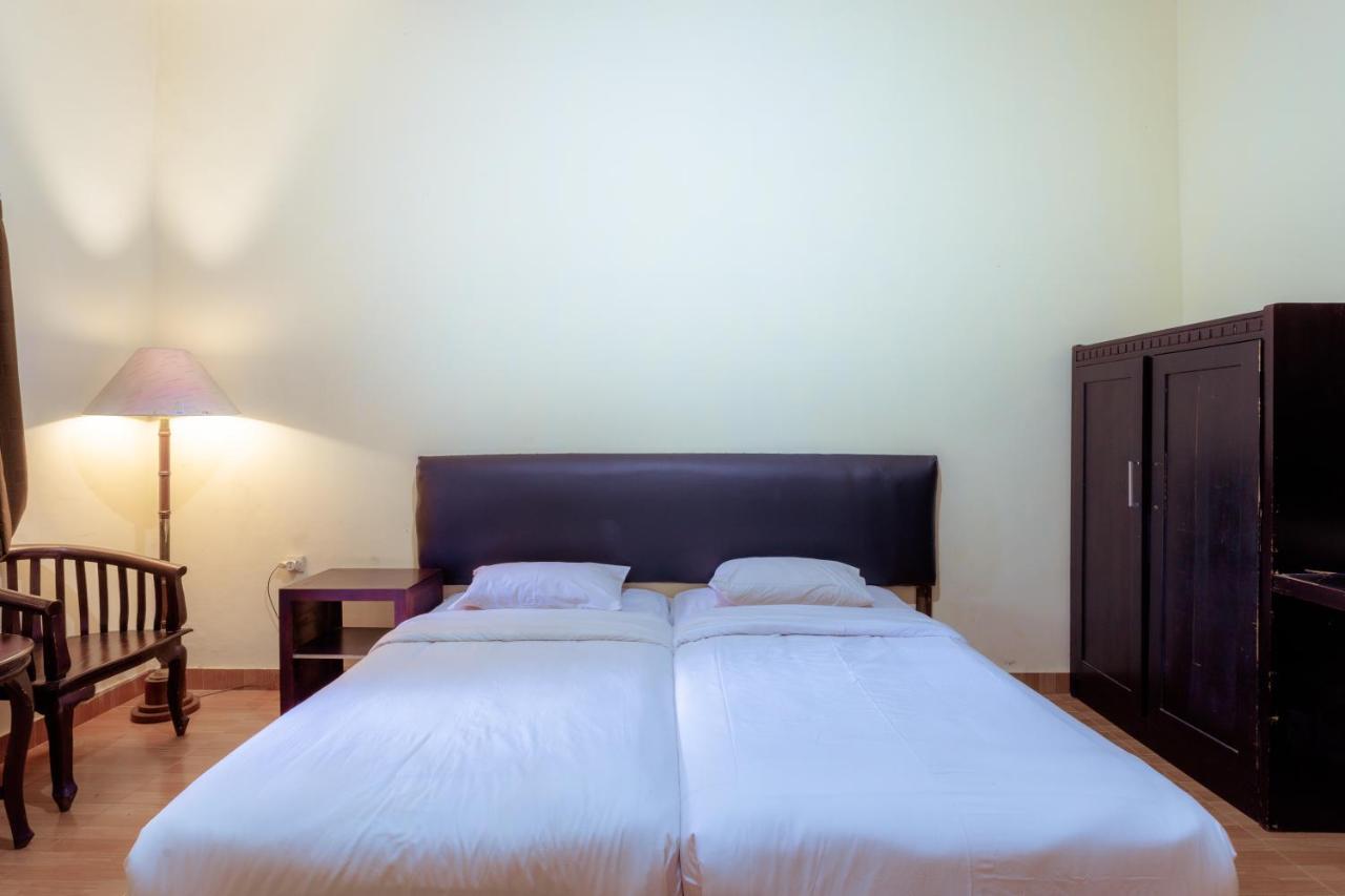 Hotel Mahkota Plengkung By Ecommerceloka Banyuwangi  Εξωτερικό φωτογραφία
