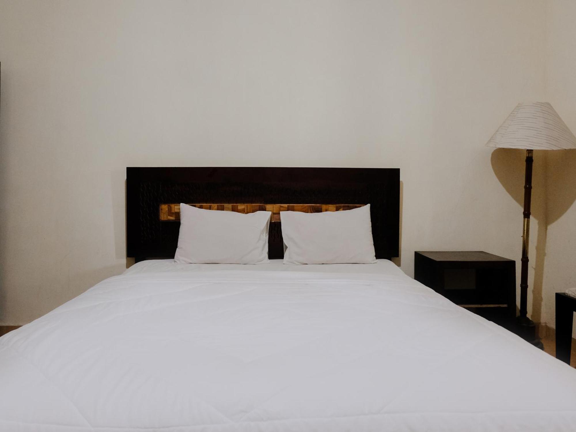 Hotel Mahkota Plengkung By Ecommerceloka Banyuwangi  Δωμάτιο φωτογραφία