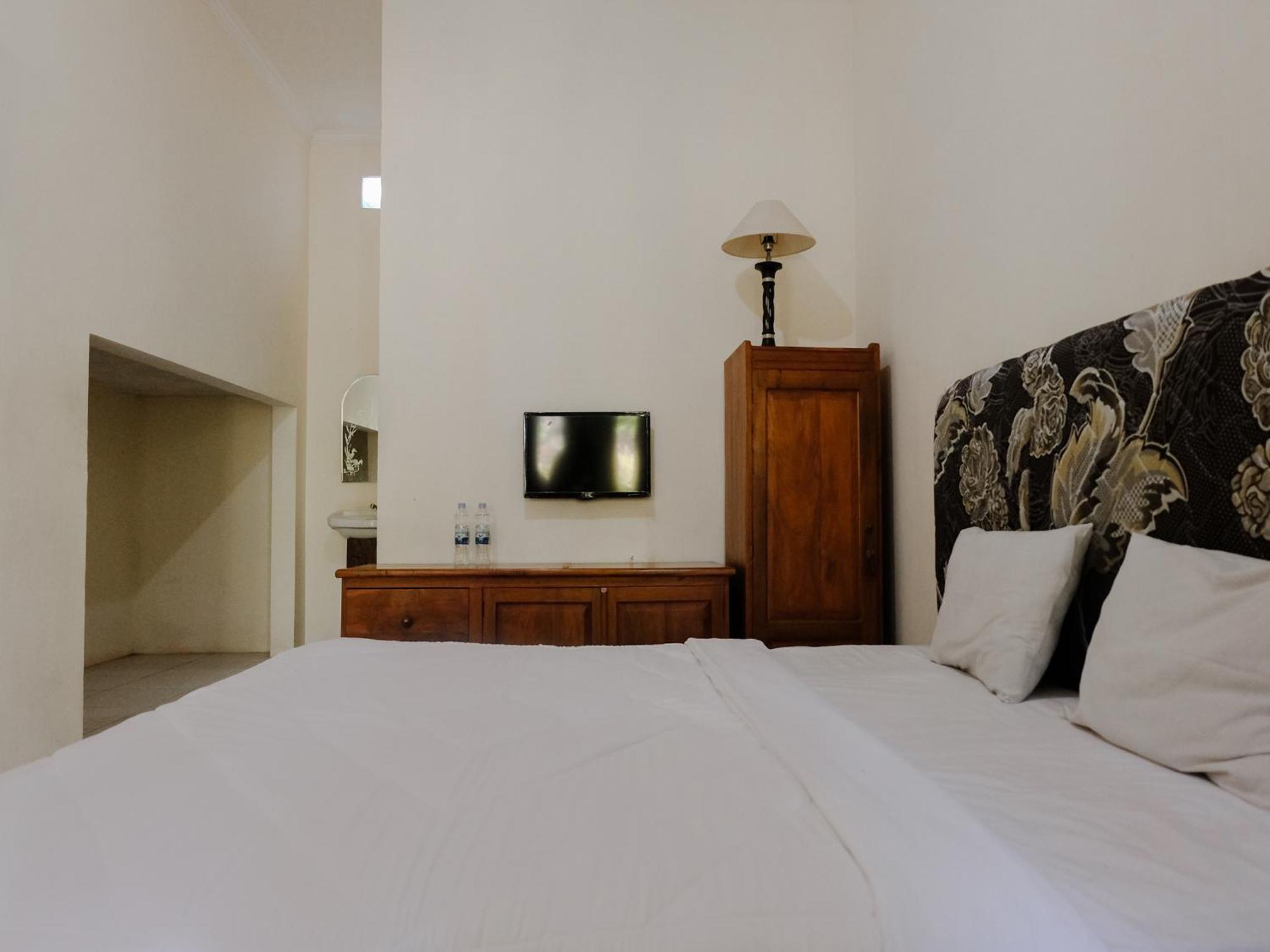 Hotel Mahkota Plengkung By Ecommerceloka Banyuwangi  Δωμάτιο φωτογραφία