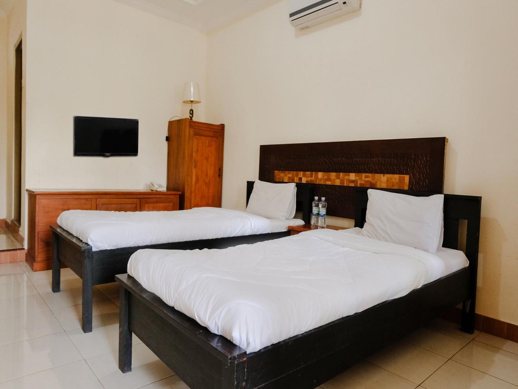 Hotel Mahkota Plengkung By Ecommerceloka Banyuwangi  Δωμάτιο φωτογραφία