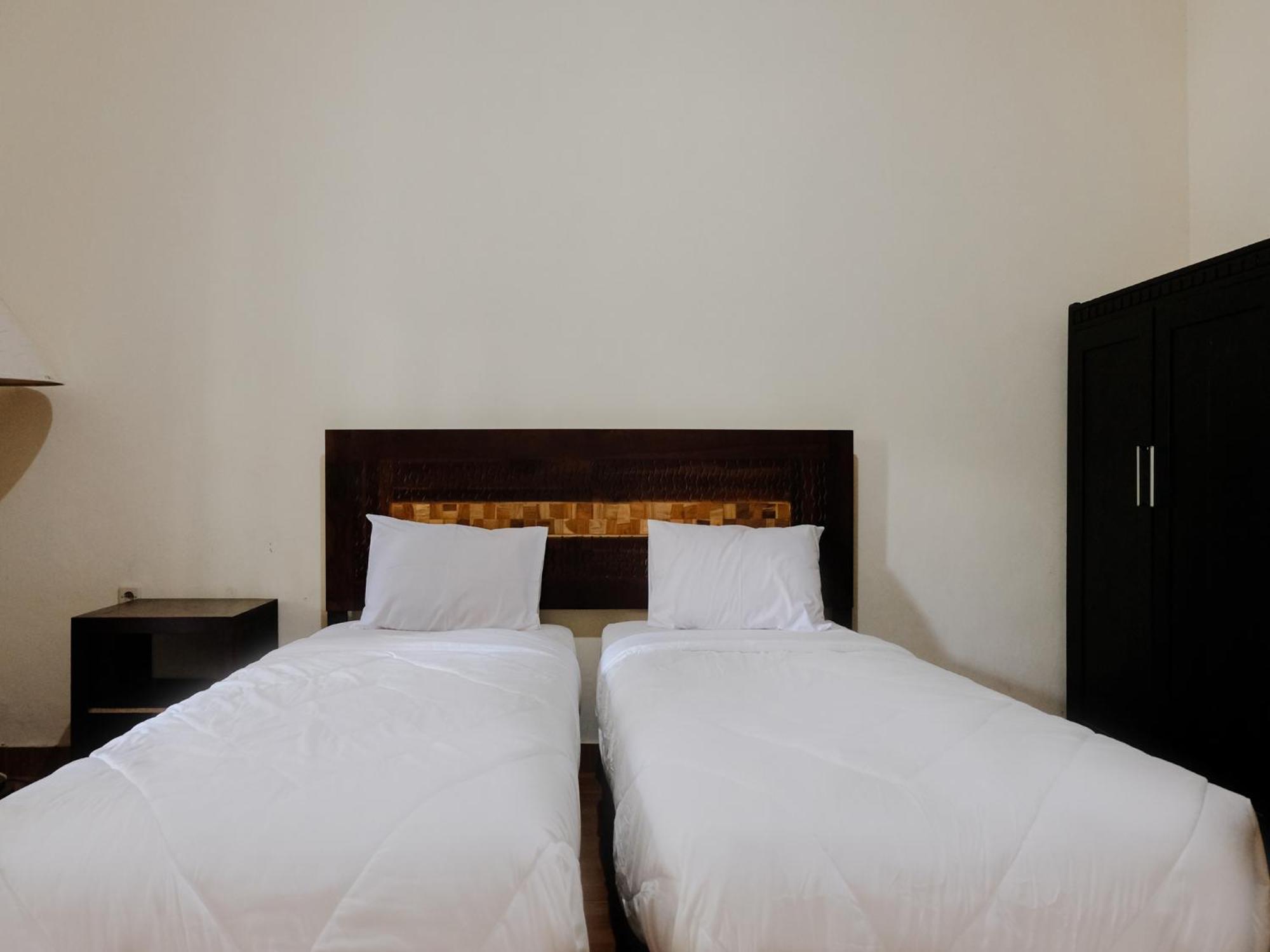 Hotel Mahkota Plengkung By Ecommerceloka Banyuwangi  Δωμάτιο φωτογραφία
