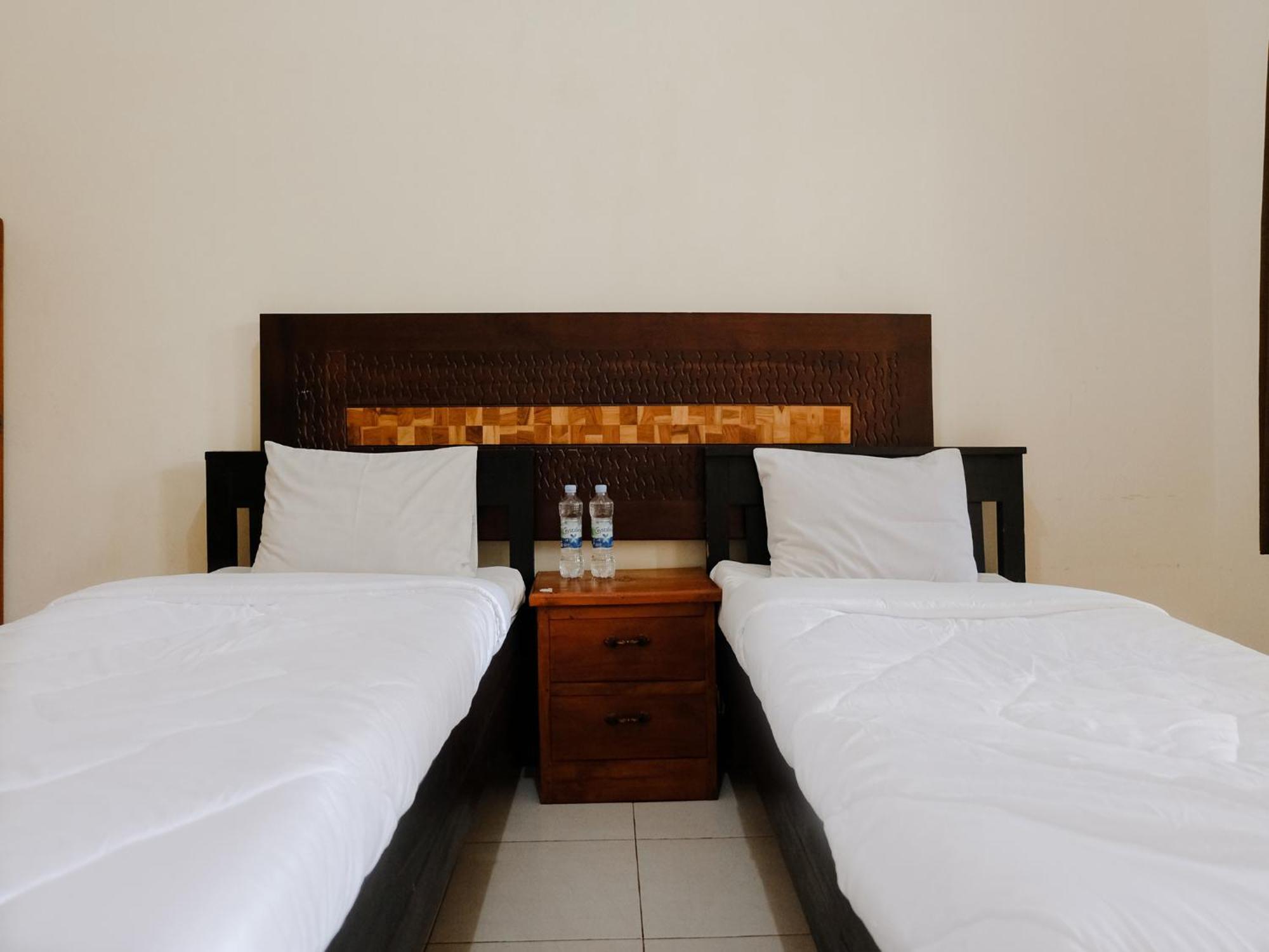 Hotel Mahkota Plengkung By Ecommerceloka Banyuwangi  Δωμάτιο φωτογραφία