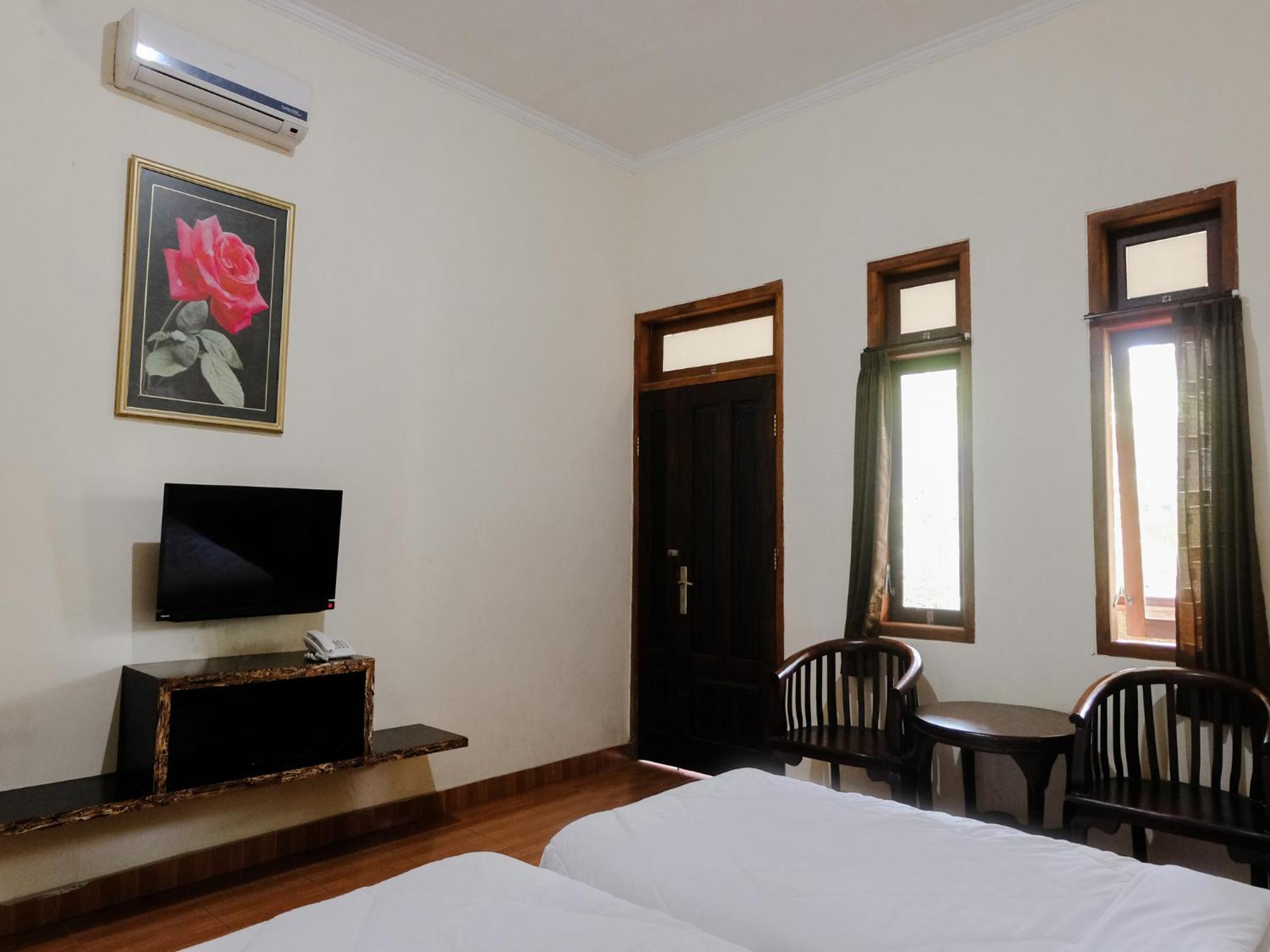 Hotel Mahkota Plengkung By Ecommerceloka Banyuwangi  Δωμάτιο φωτογραφία