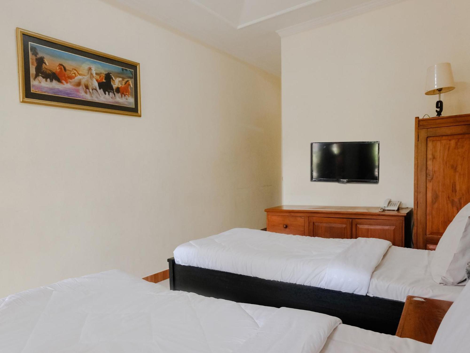 Hotel Mahkota Plengkung By Ecommerceloka Banyuwangi  Δωμάτιο φωτογραφία